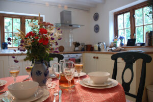 Holiday in Wye Valley -Spring Cottage Kitchen